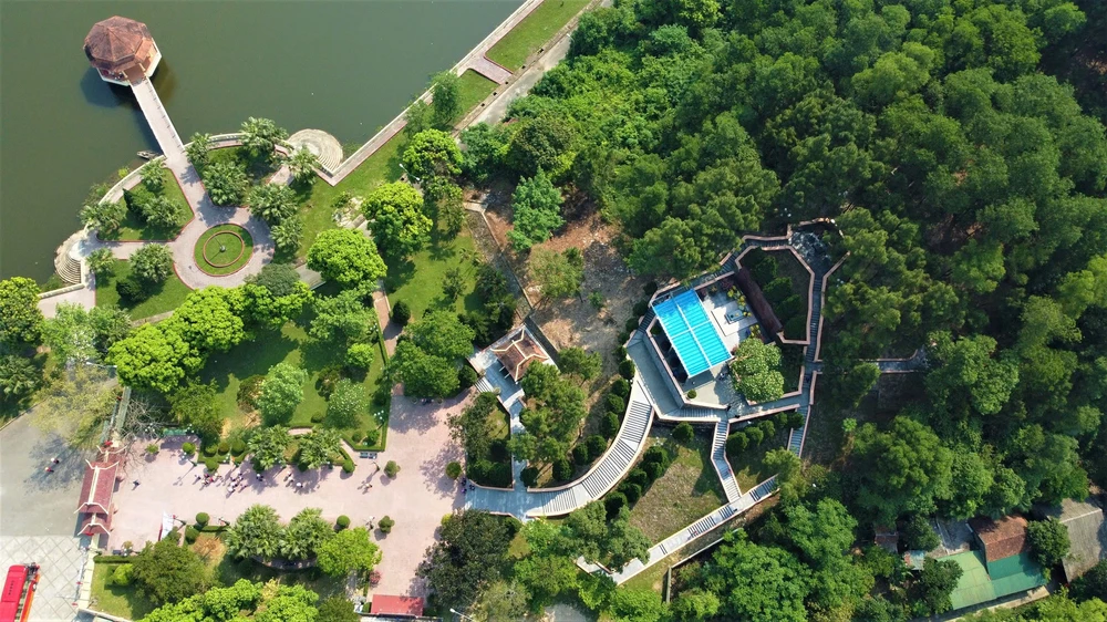 Đoàn công tác của báo Pháp Luật TP. HCM dâng hương tưởng niệm cố Tổng Bí thư Trần Phú - 6.jpg