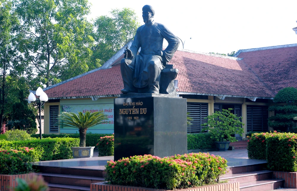 Về thăm Khu di tích Đại thi Hào Nguyễn Du -2.JPG