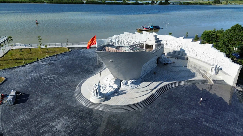 Dấu ấn đặc biệt bên trong tượng đài ‘Con tàu tập kết ra Bắc’ - 3.jpg