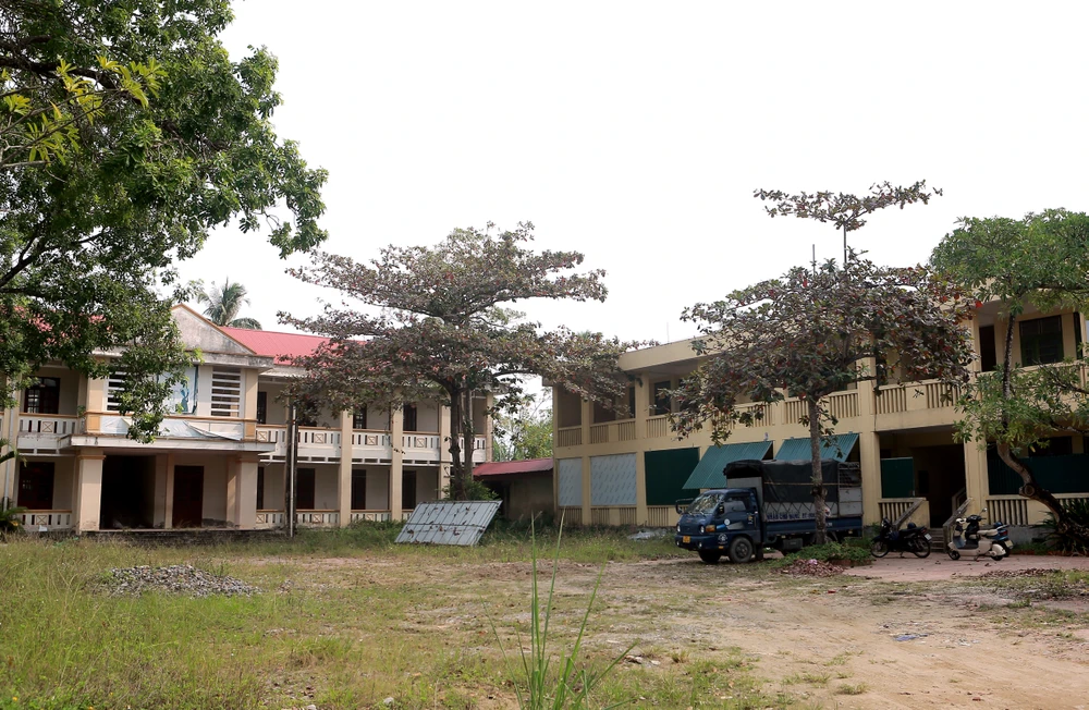 Hai ngôi trường bỏ hoang lãng phí ở một xã ven biển Thanh Hóa - 11.JPG