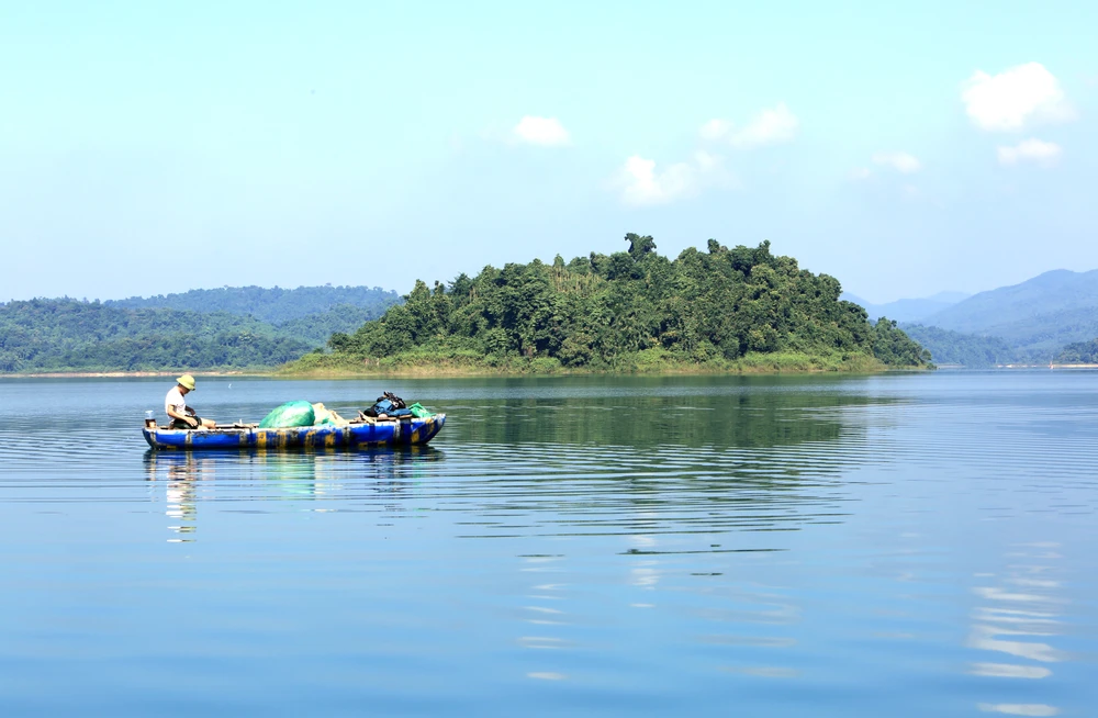 Chiêm ngưỡng vẻ đẹp kỳ vĩ, hoang sơ “Vịnh Hạ Long” ở Thanh Hóa -2.JPG