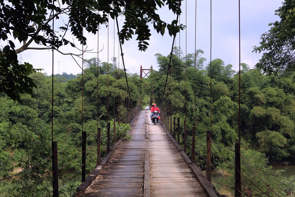 Người dân bất an khi phải đi qua các cầu treo xuống cấp ở Thanh Hóa - 10.jpg