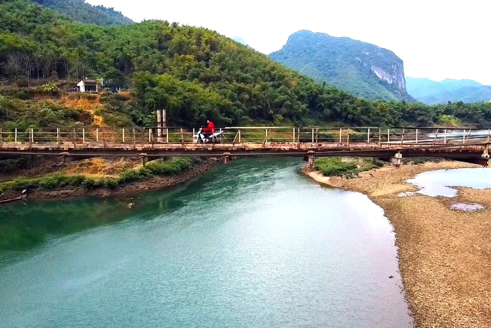 Người dân bất an khi phải đi qua các cầu treo xuống cấp ở Thanh Hóa - 9.jpg