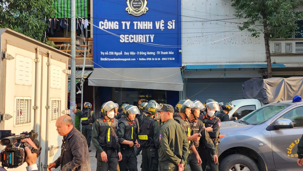 Hàng chục cảnh sát bao vây 1 công ty vệ sĩ ở Thanh Hóa -13.jpg