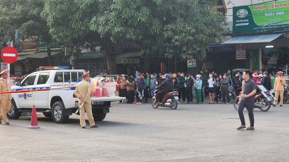 Hàng chục cảnh sát bao vây 1 công ty vệ sĩ ở Thanh Hóa -21.jpg