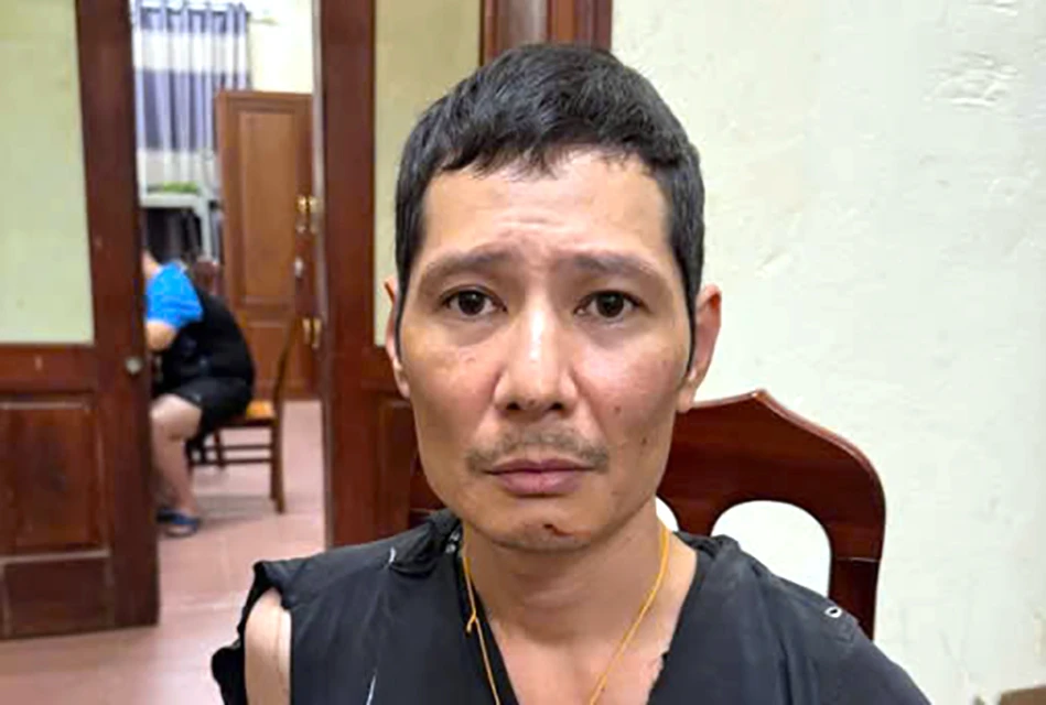 Tạm giữ nghi phạm sát hại hàng xóm do nước mưa hắt sang nhà.jpg