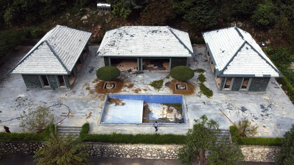 Cận cảnh tháo dỡ công trình xây dựng trái phép trên đất quốc phòng -3.jpg