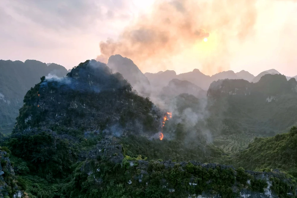 Cháy rừng đặc dụng trong Quần thể danh thắng Tràng An - 2.jpg