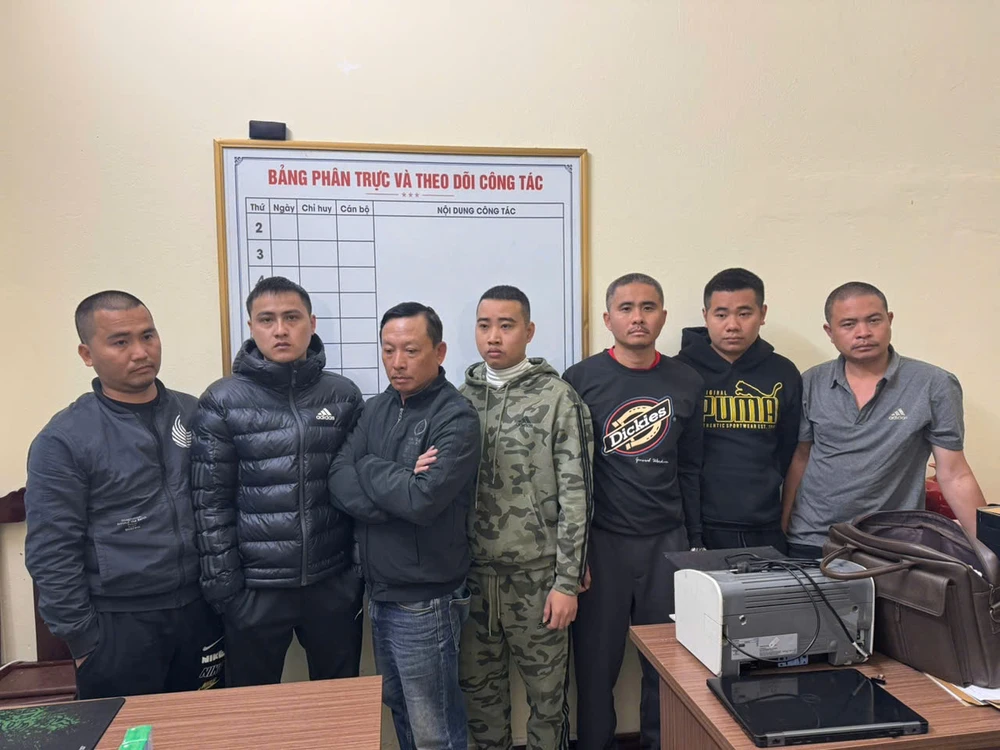 Bắt 7 đối tượng bảo kê bán đào Tết Nguyên Đán Ất Tỵ 2025 -.jpg