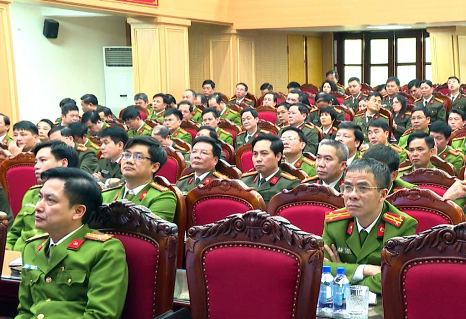 1. Thiếu tướng Trần Phú Hà Sắp xếp cán bộ loại bỏ triệt để tư tưởng cá nhân, “vị thân, vị tình”.jpg