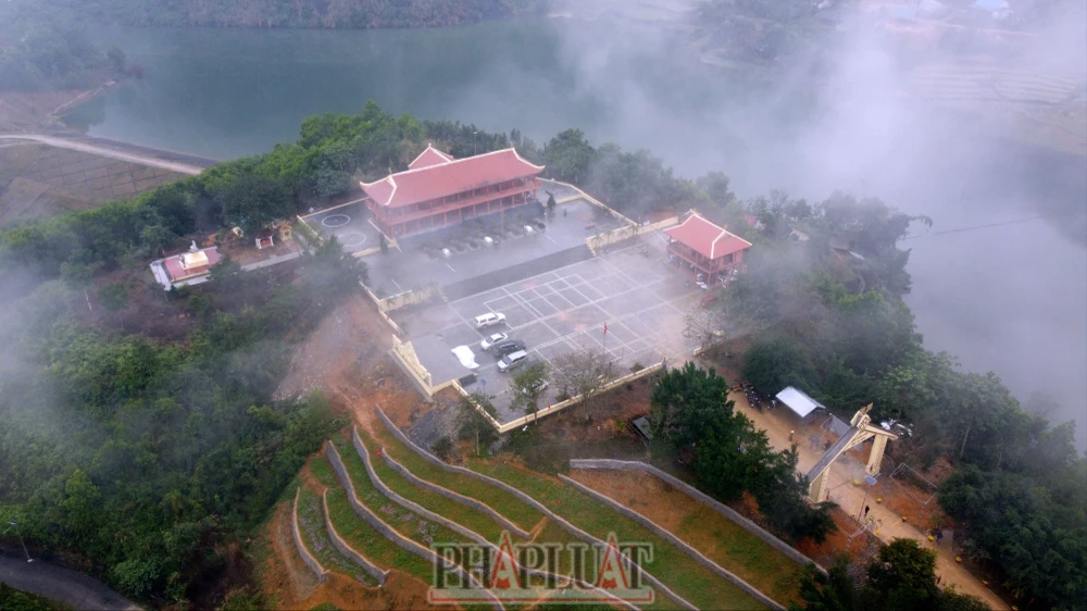 Chiêm ngưỡng Đền Chín Gian giữa cảnh hùng vĩ nơi thượng nguồn Sông Chu -12.JPG