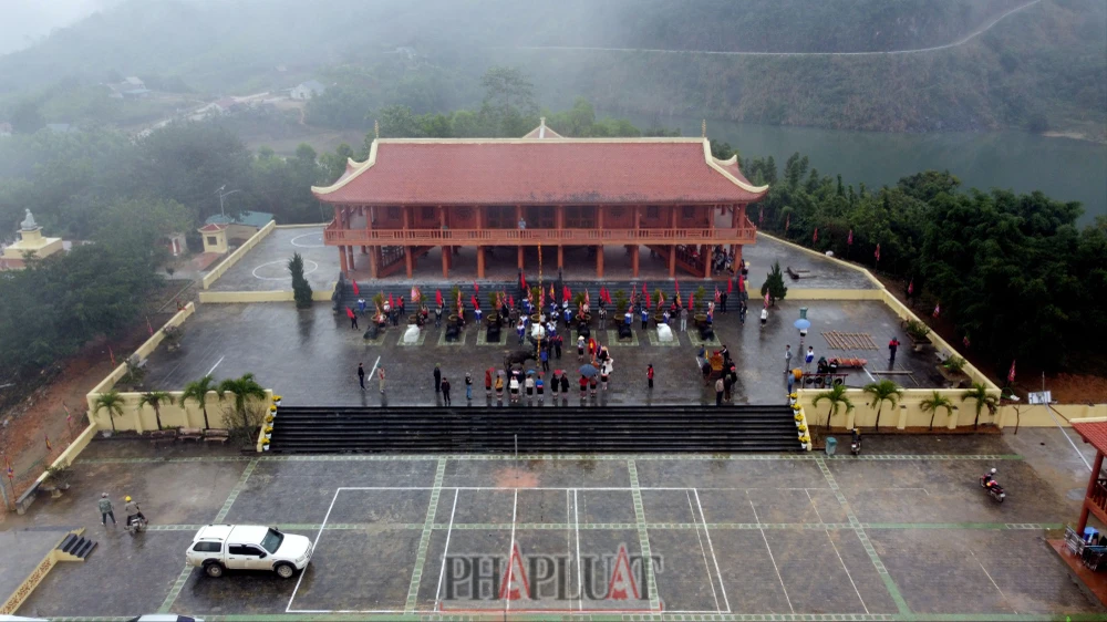 Chiêm ngưỡng Đền Chín Gian giữa cảnh hùng vĩ nơi thượng nguồn Sông Chu -16.JPG