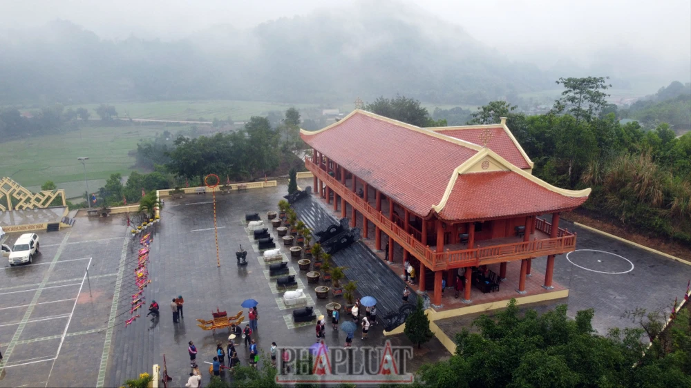 Chiêm ngưỡng Đền Chín Gian giữa cảnh hùng vĩ nơi thượng nguồn Sông Chu -17.JPG