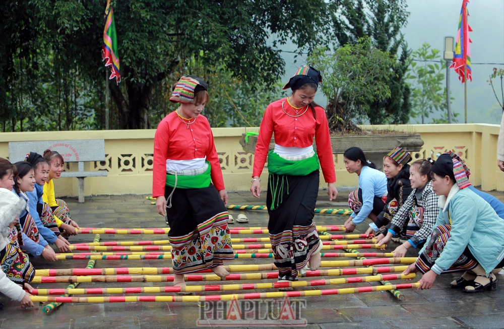 Chiêm ngưỡng Đền Chín Gian giữa cảnh hùng vĩ nơi thượng nguồn Sông Chu -7.JPG