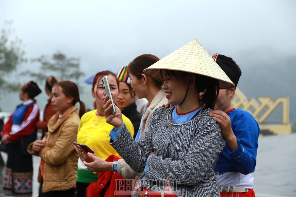 Chiêm ngưỡng Đền Chín Gian giữa cảnh hùng vĩ nơi thượng nguồn Sông Chu -9.JPG