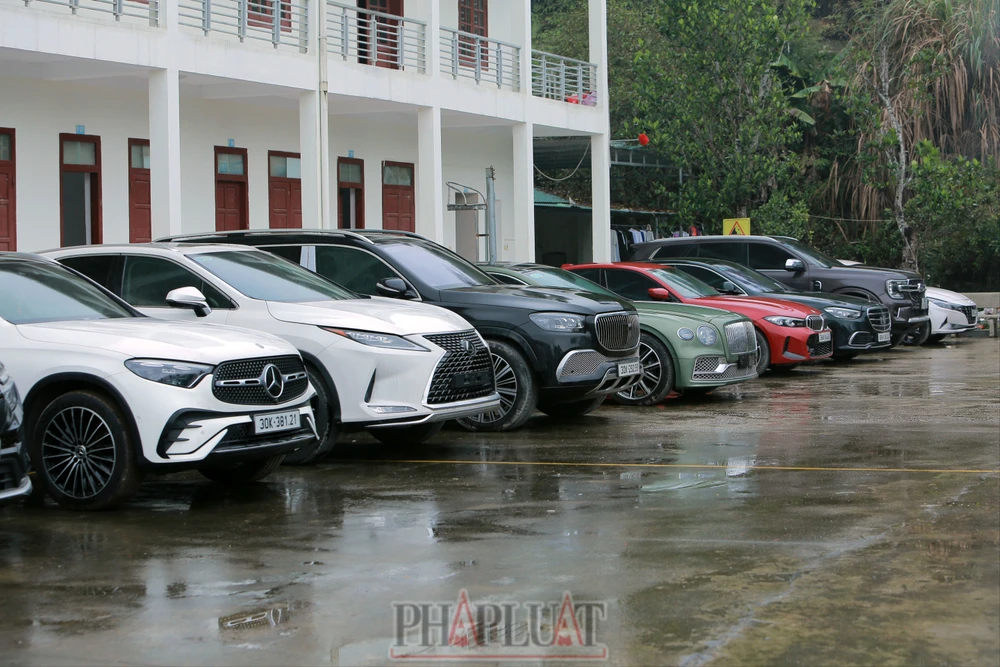 Cận cảnh ô tô hạng sang Bentley, Lexus, BMW… trong vụ lừa đảo chứng khoán, rửa tiền -2.JPG