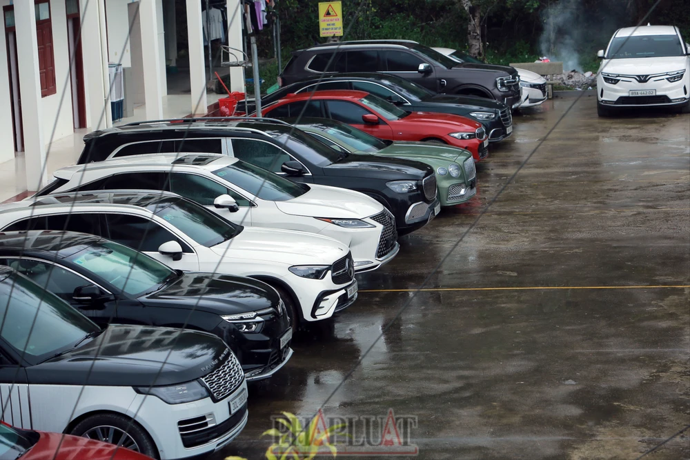 Cận cảnh ô tô hạng sang Bentley, Lexus, BMW… trong vụ lừa đảo chứng khoán, rửa tiền -6.JPG