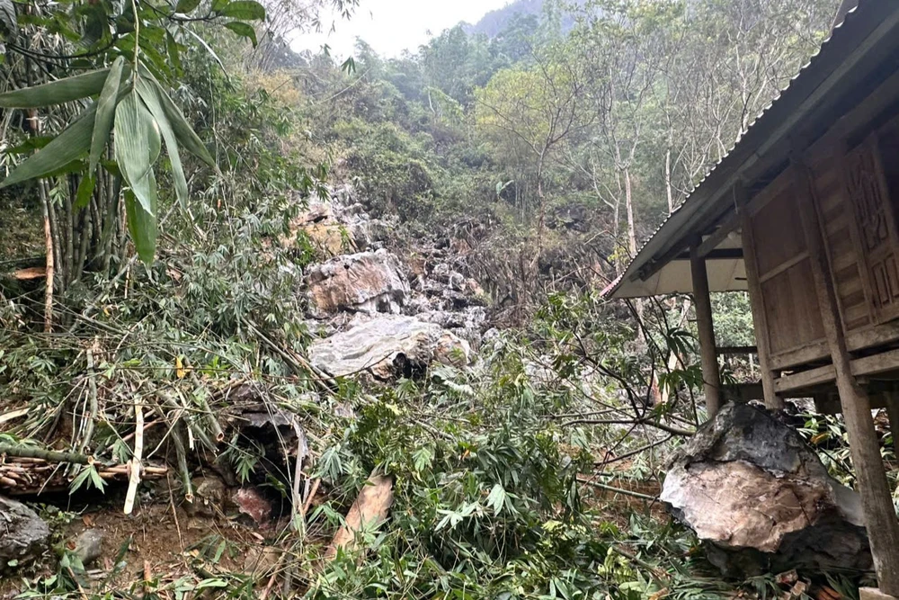 Hiện trường vụ sạt lở đá ở Thanh Hóa nhiều người tháo chạy thoát thân trong đêm - 4.jpg