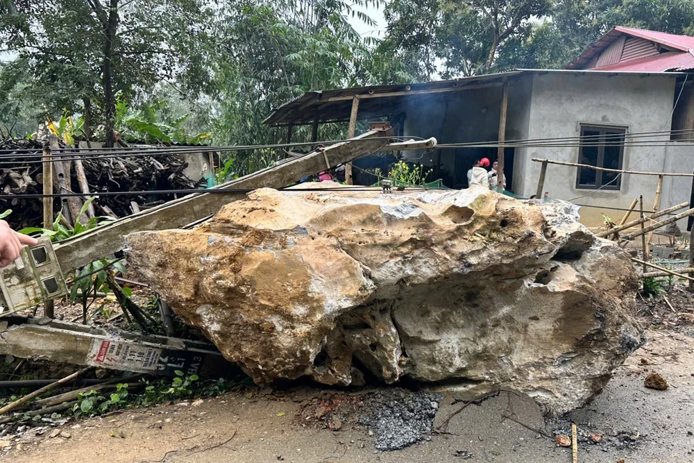 sạt lở đá.jpg