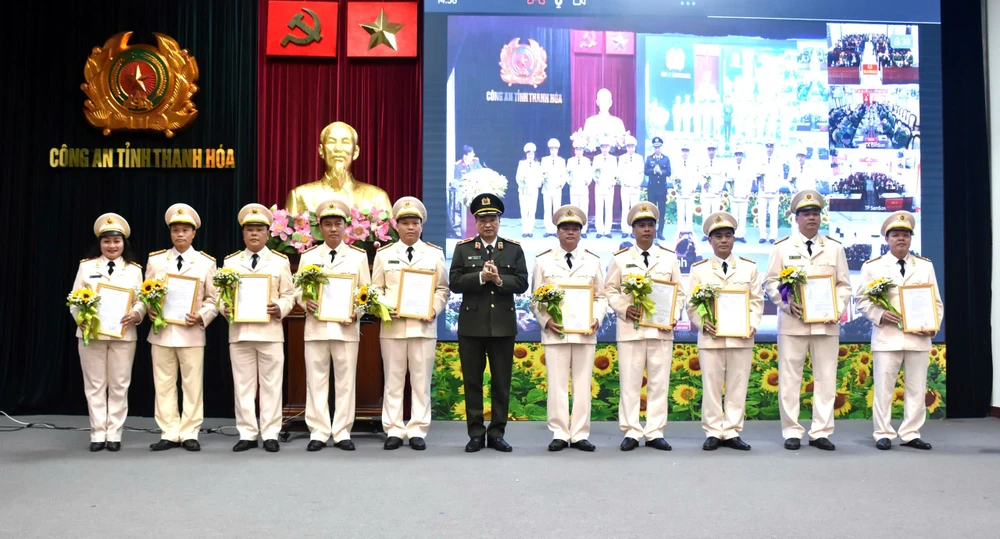 Thanh Hóa Điều động, luân chuyển 2.300 cán bộ chiến sĩ công an cấp huyện - 2.jpg
