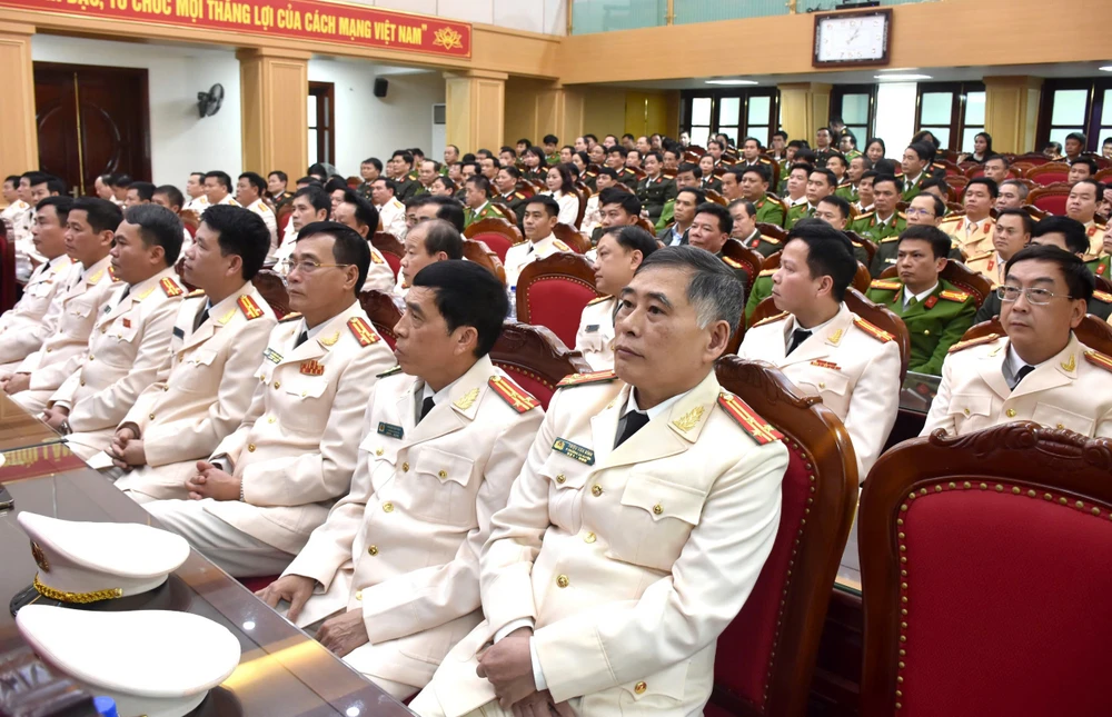 Thanh Hóa Điều động, luân chuyển 2.300 cán bộ chiến sĩ công an cấp huyện 4.jpg