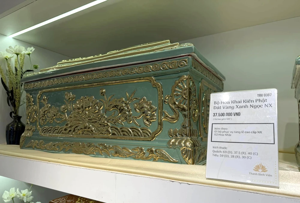 Dân tố mua hũ tro cốt giá trên trời.jpg