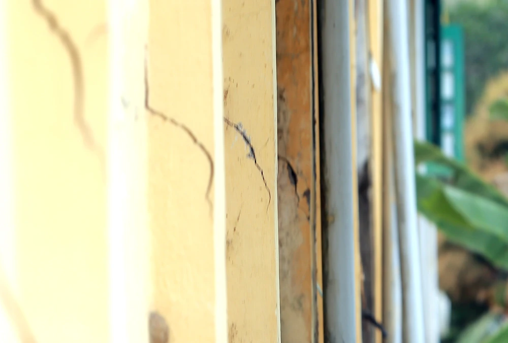 Cận cảnh ngôi trường tiểu học ở xã biên giới Mường Lát nứt toác sau mưa lũ - 12.JPG