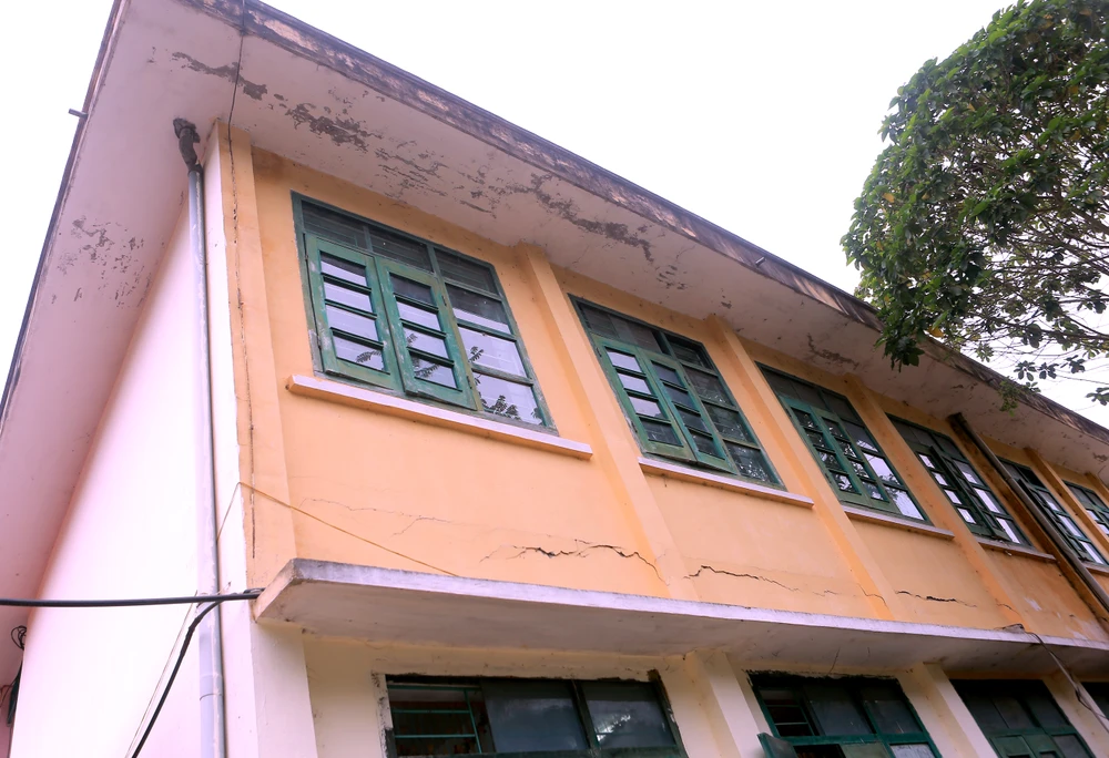 Cận cảnh ngôi trường tiểu học ở xã biên giới Mường Lát nứt toác sau mưa lũ - 19.JPG