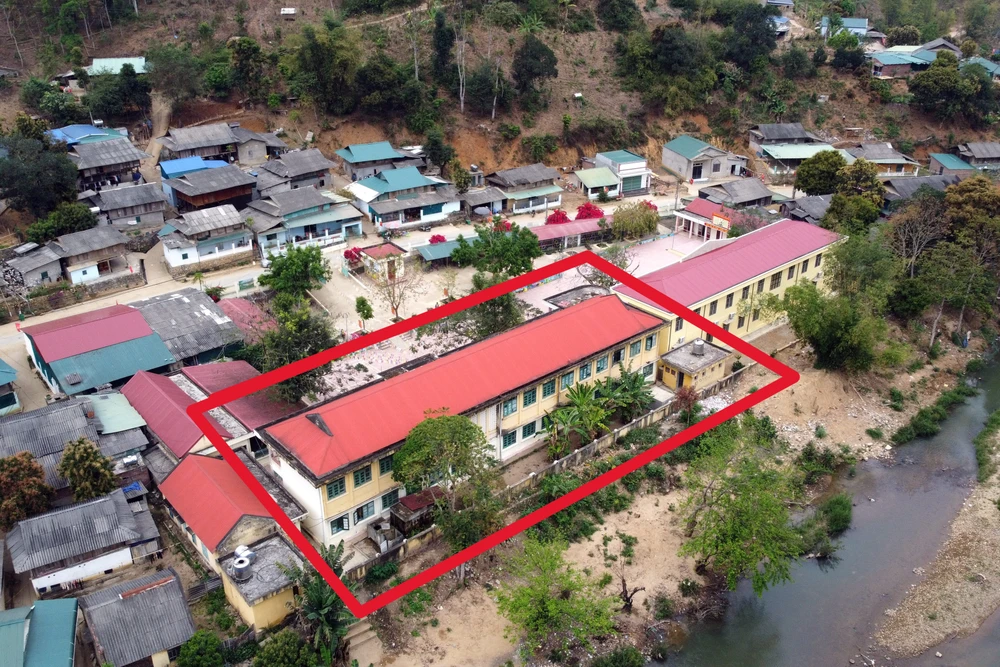 Cận cảnh ngôi trường tiểu học ở xã biên giới Mường Lát nứt toác sau mưa lũ - 2.JPG