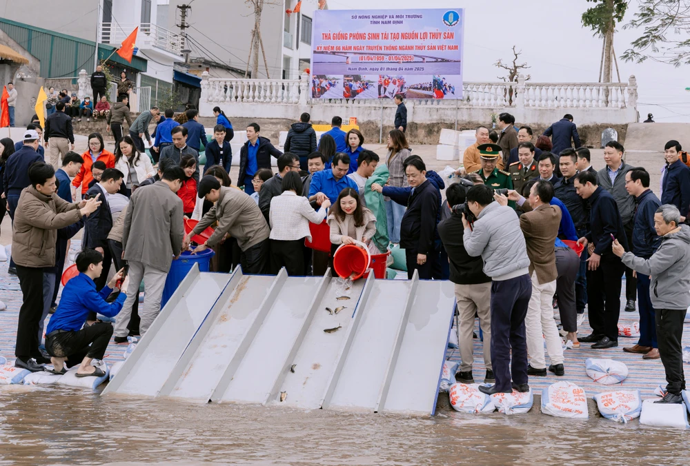 Nam Định - Bảo vệ nguồn lợi thủy sản, phát triển kinh tế biển bền vững -11.jpg