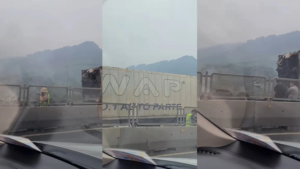 Xe đầu kéo bốc cháy ngùn ngụt trên cao tốc Nghi Sơn - Diễn Châu - 2.jpg