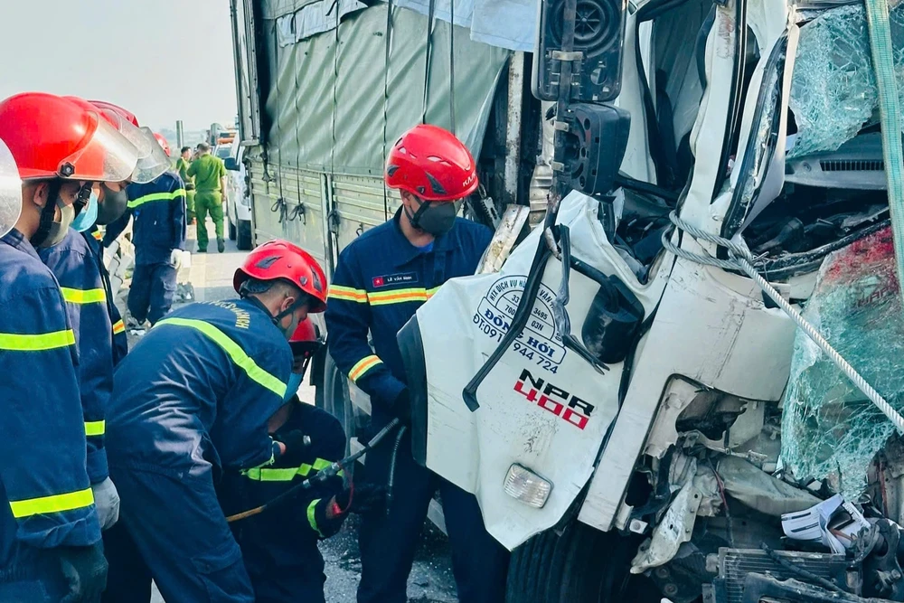 Thanh Hóa Tai nạn khiến hai người tử vong trên cao tốc Bắc - Nam 3.jpg