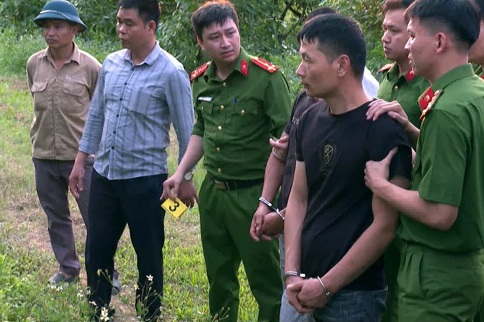 Dựng hiện trường vụ hai người Trung Quốc xâm hại mộ Lê Túc Tông - 3.jpg