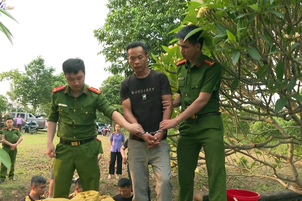 Dựng hiện trường vụ hai người Trung Quốc xâm hại mộ Lê Túc Tông - 7.jpg