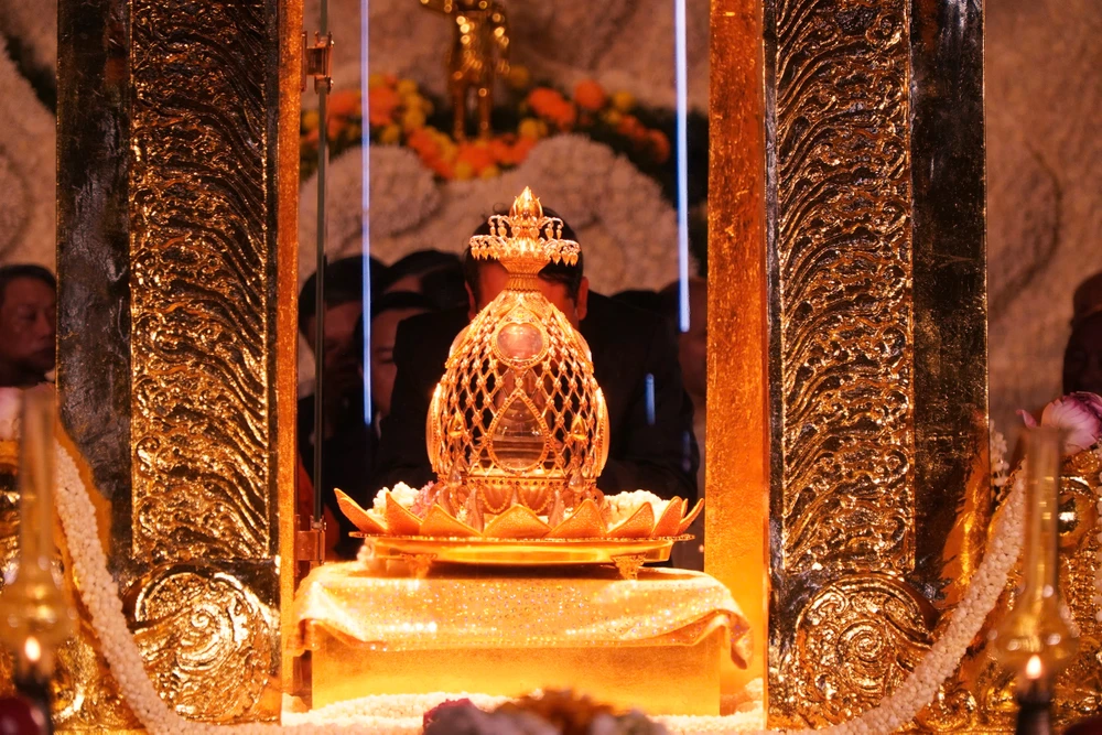 Người dân Ninh Bình rước xá lợi Đức Phật về chùa Bái Đính ở Ninh Bình -3.jpg