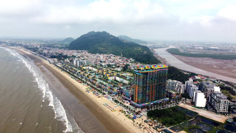 Vụ 1 bãi biển ở Thanh Hóa bị 'xẻ thịt' Người dân chủ động tháo dỡ lều quán dựng trái phép -.JPG