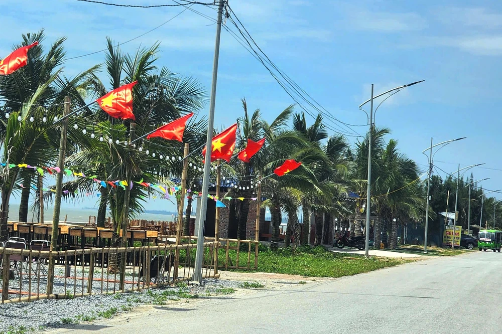 Cận cảnh loạt công trình trái phép bên bờ biển Hải Tiến -10.jpg