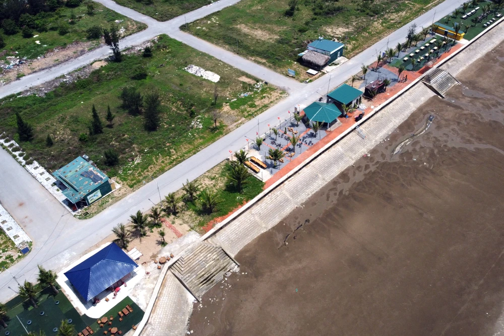 Cận cảnh loạt công trình trái phép bên bờ biển Hải Tiến -5.JPG