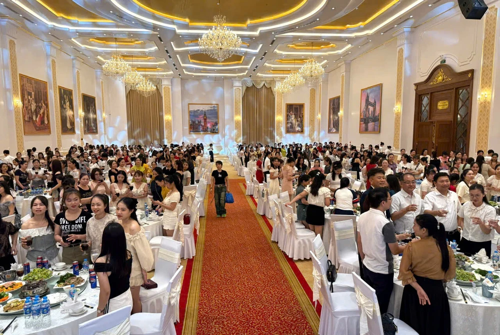 Thanh Hóa 1 công ty may chi 5,2 tỷ đồng mời 13.000 công nhân viên dự tiệc ở nhà hàng hạng sang -3.jpg