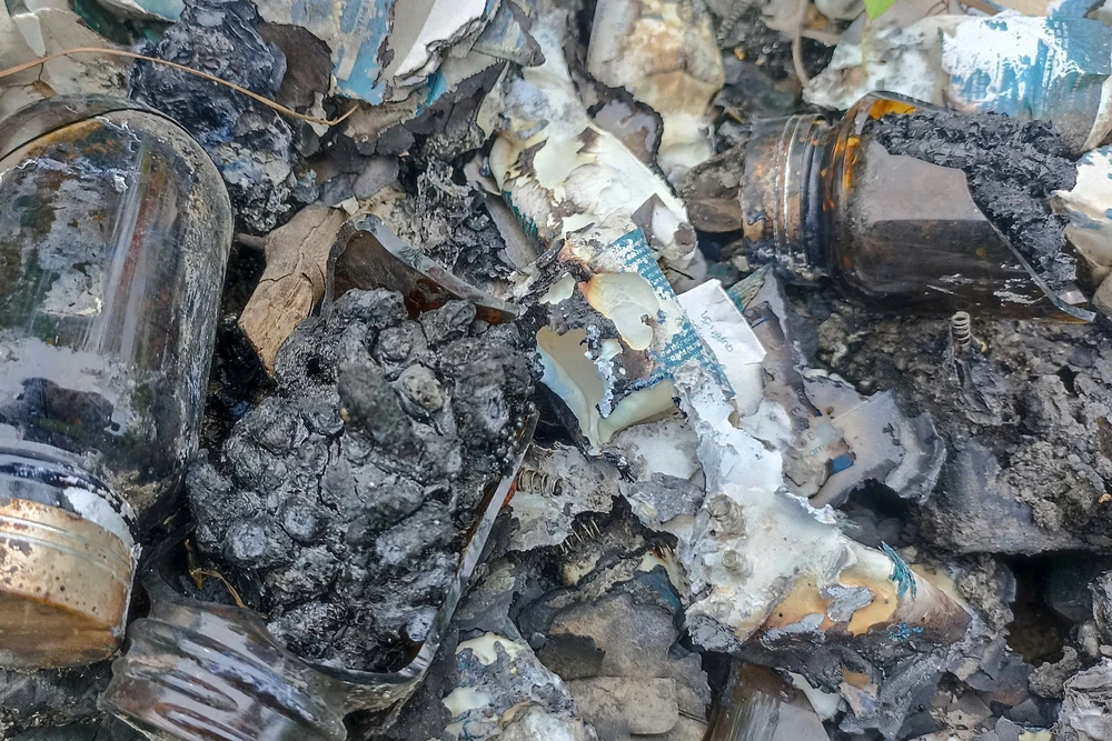 Cận cảnh loạt sản phẩm sâm tố nữ, xịt xoang của Gia Đình Hải Sen bị đốt bỏ -3.jpg