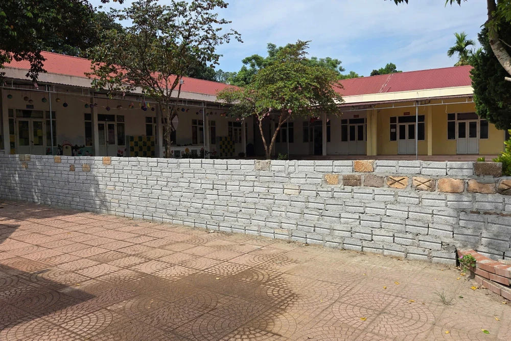 Đòi đất nhiều năm xã không trả, 1 nông dân xây tường rào giữa sân trường mầm non -2.jpg