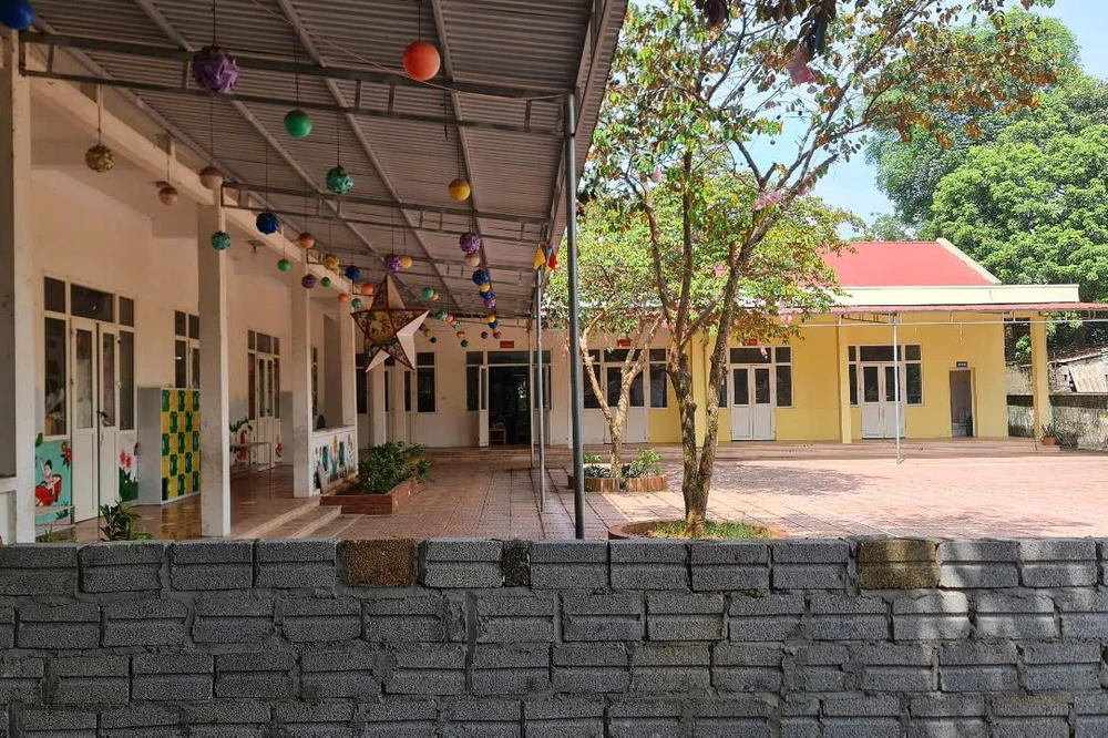 Đòi đất nhiều năm xã không trả, 1 nông dân xây tường rào giữa sân trường mầm non -8.jpg