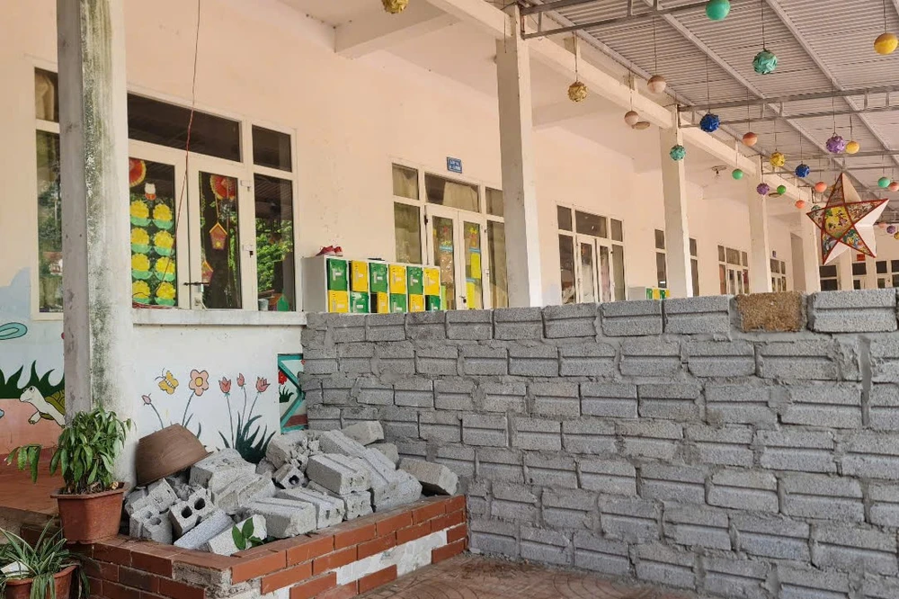 Đòi đất nhiều năm xã không trả, 1 nông dân xây tường rào giữa sân trường mầm non -9.jpg