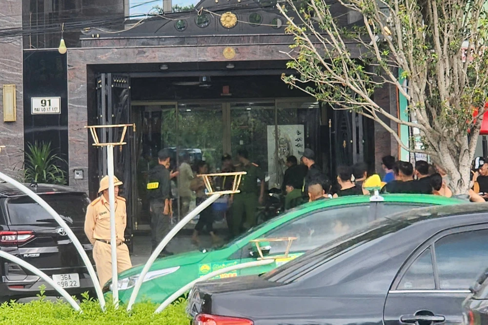 Khám xét nhà đại ca giang hồ -6.jpg