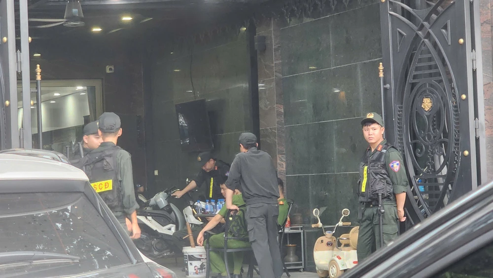 Khám xét nhà đại ca giang hồ -8.jpg