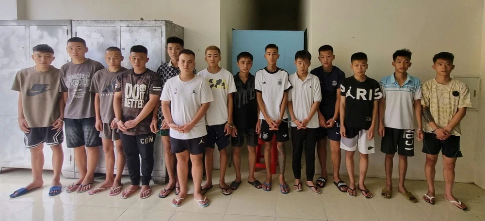 Tạm giữ hình sự 14 thanh thiếu niên dùng dao đã tấn công người đi đường -.jpg