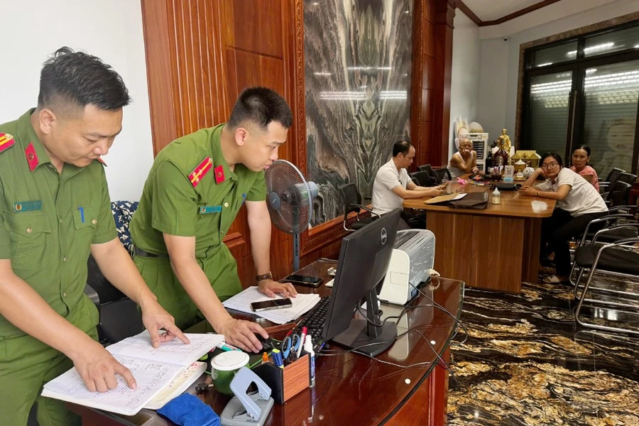 Cảnh sát khám xét, triệu tập đối tượng cầm đầu băng nhóm tội phạm -.jpg