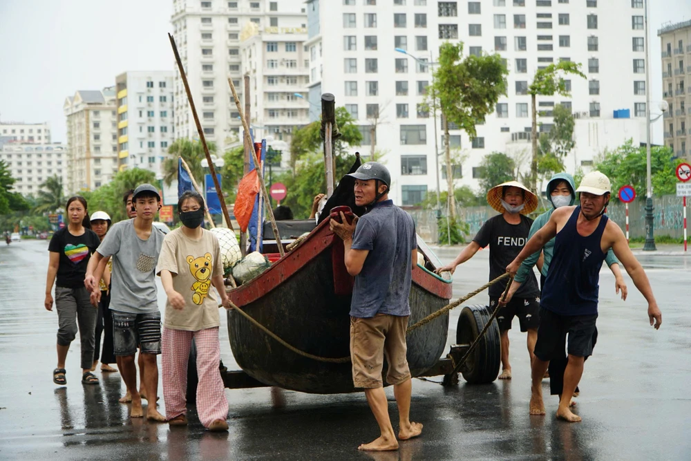 Hàng ngàn tàu cá vào bờ, Thanh Hóa cấm biển từ 8g sáng ngày 21-7 -2.jpg