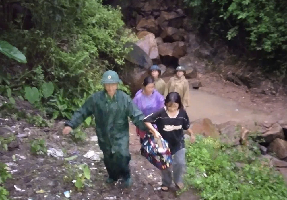 Toàn cảnh Thanh Hóa trong bão số 3 – Wipha nhiều nơi ngập sâu trong nước -14.jpg