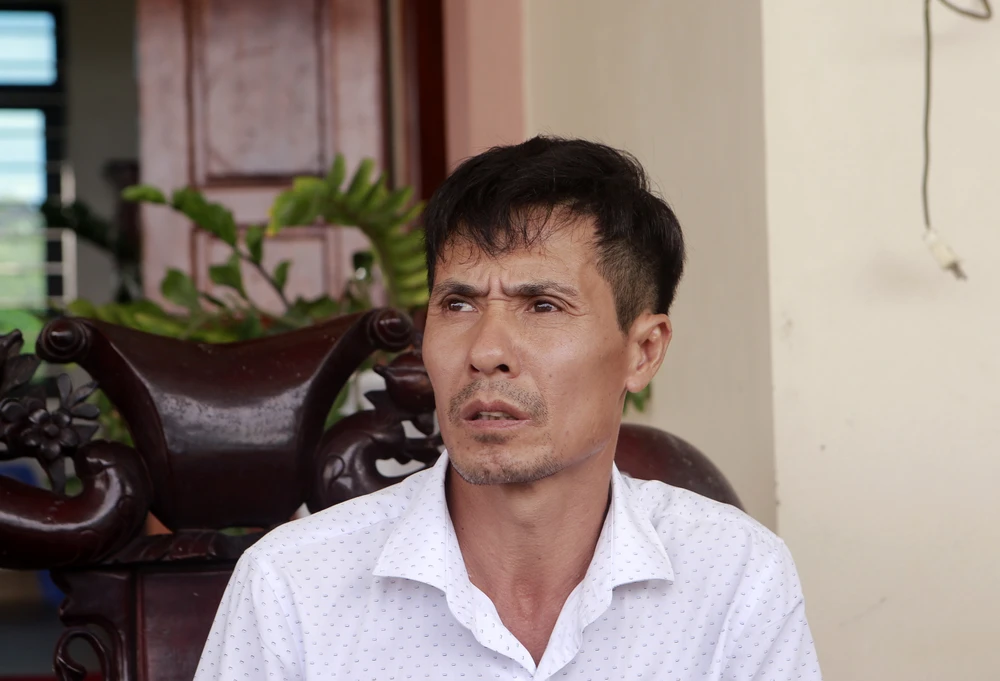 Hàng chục ngàn con gà bị dìm trong biển nước khi bão số 3 vào Thanh Hóa -.JPG